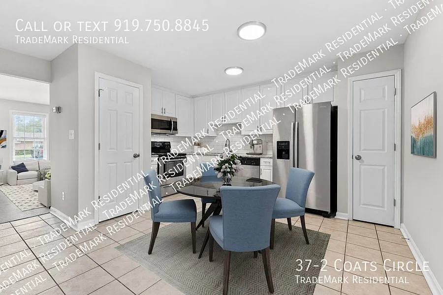 Charming, Renovated 1 Bedroom 1 Bath — Photo 2