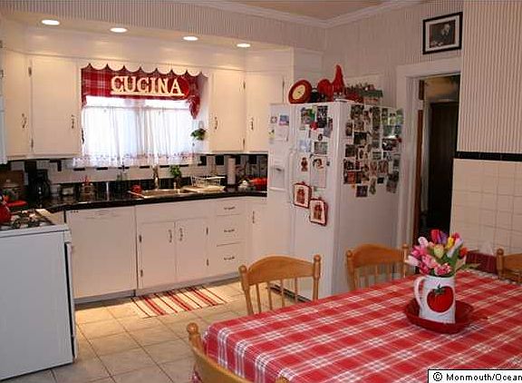Eat-In Kitchen