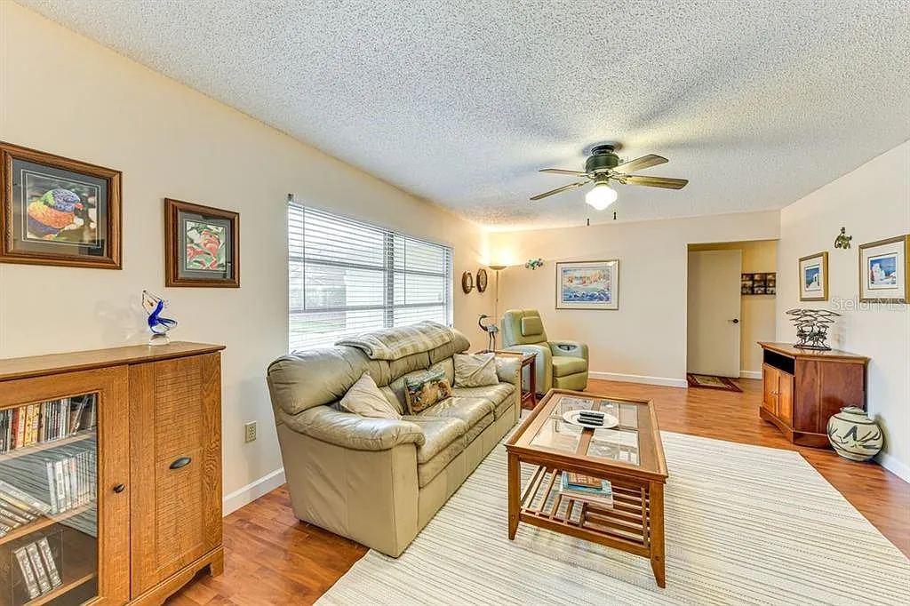 3 bed, 2.0 bath, 1824 sqft, $2,700 — Photo 3