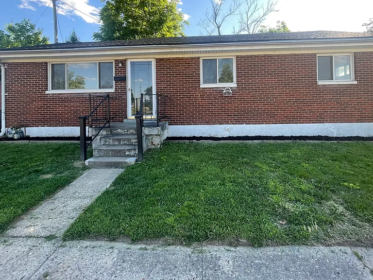 301 N Sherwood Ave — Photo 2