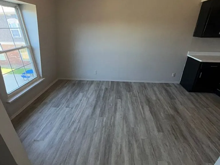 Naveen Pine Apartments — Photo 13