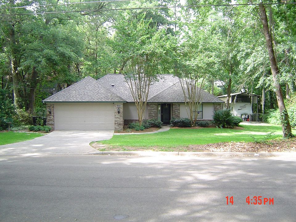 930 Redbud Ave