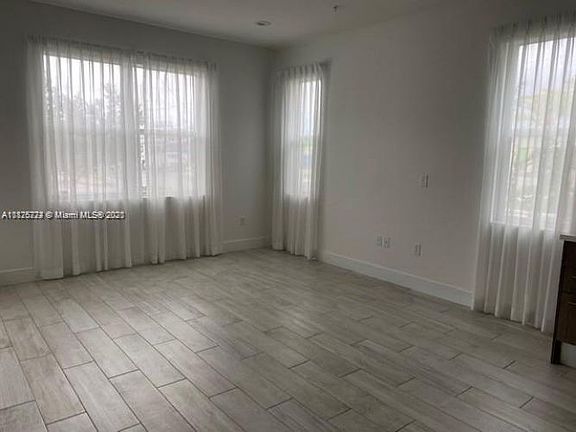 4th image of 420 NE 35th Ct #1
