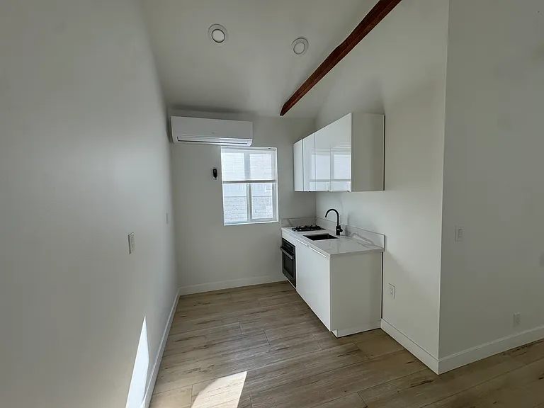 808B Burchett St — Photo 13