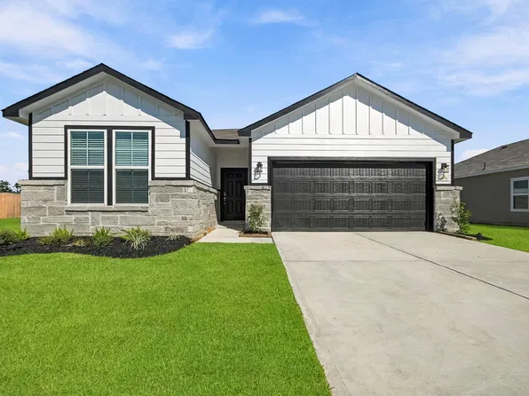 1896 Redwood Ln, Dayton, TX 77535