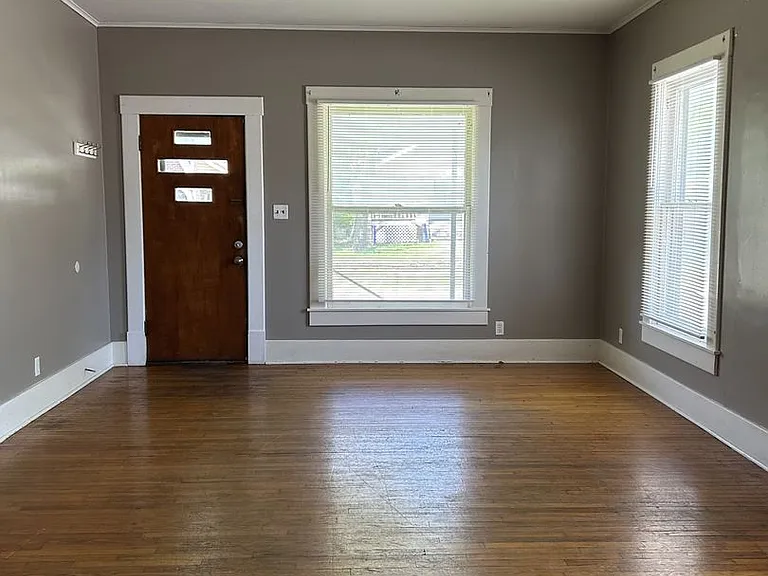 109 W Lindburg St — Photo 2