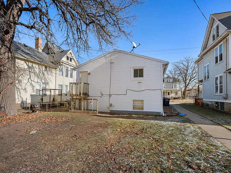 1007 Jackson St — Photo 2