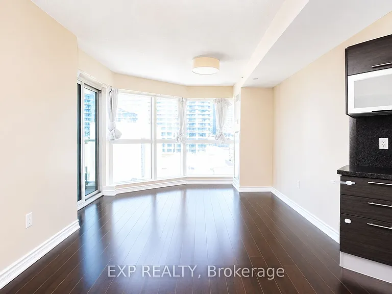 386 Yonge St #1516 — Photo 5