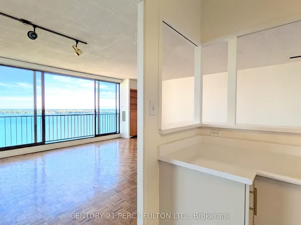 33 Harbour Sq, Toronto, ON