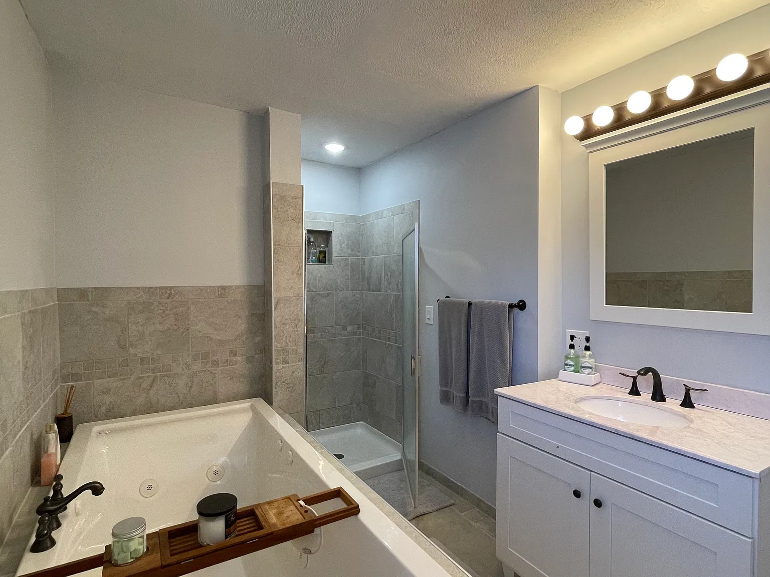 4 bed, 2.5 bath, 1200 sqft, $2,300 — Photo 2