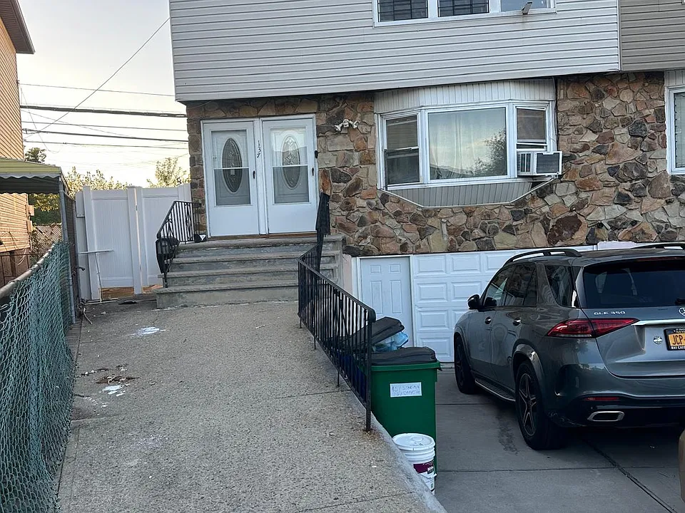 137 Spartan Ave #2