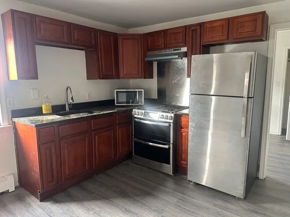 14 2nd St #3, Lowell, MA 01850