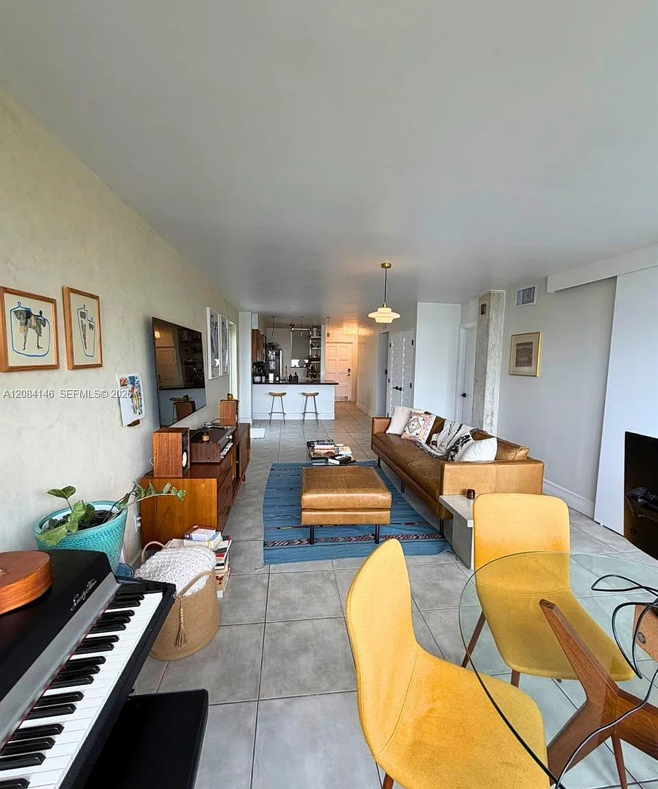 Nirvana Condo No Two Cond — Photo 3
