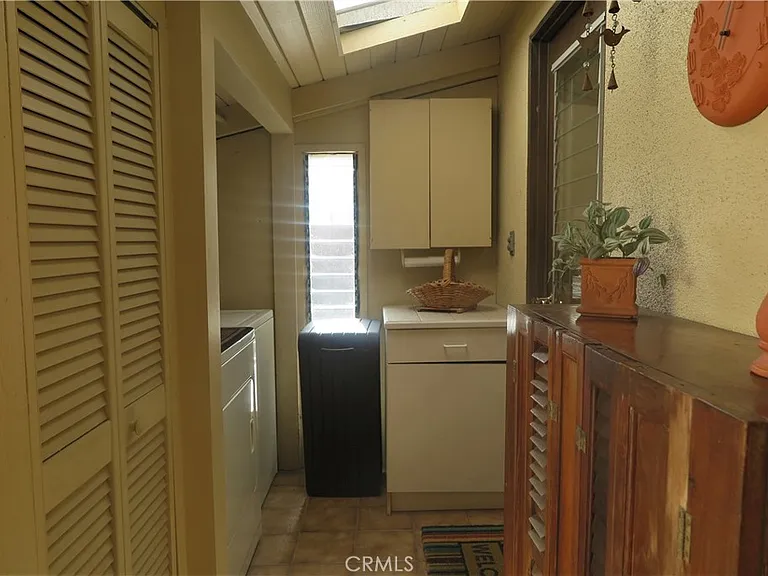 998 Oriole Dr — Photo 26