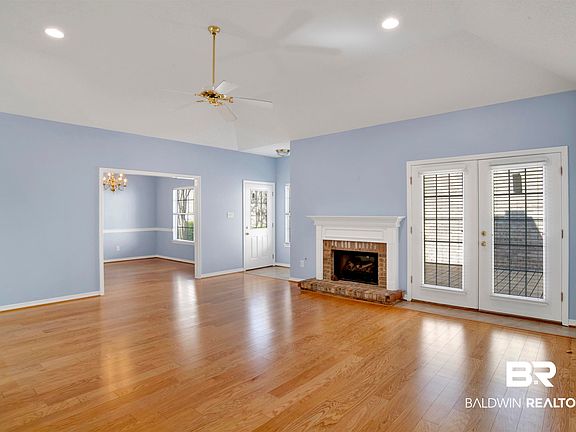 3rd image of 125 Woodruff Ct