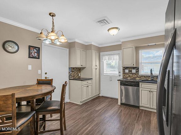4th image of 335B Canterbury Court
