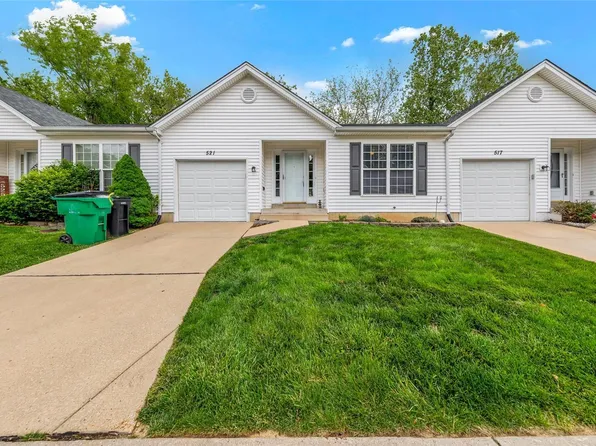 521 Pacific Estates Dr, Pacific, MO 63069