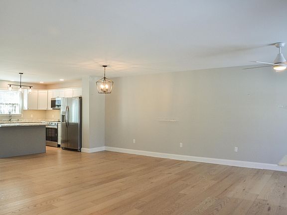 5th image of 18 Violet Drive #18