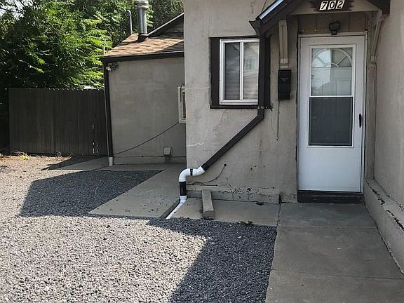 4th image of 702 E 6th St