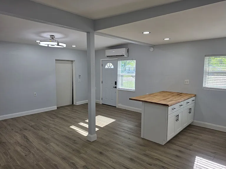 1004 Catherine St — Photo 32