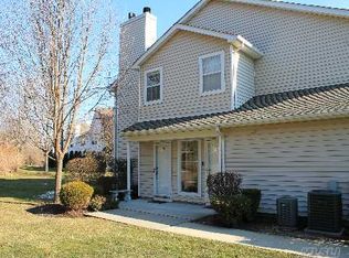 35 Thomas Ln, Setauket, NY 11733