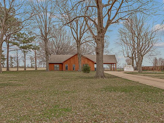 2nd image of 902 S Promise Land Rd