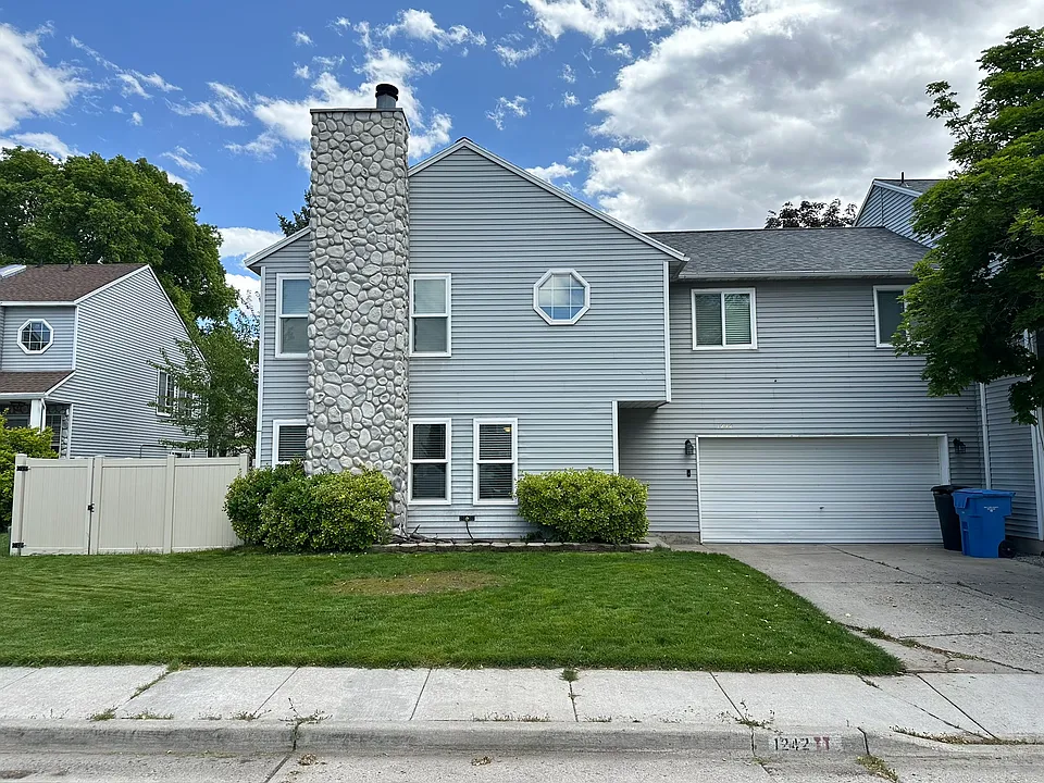 1242 E Freshman Cir