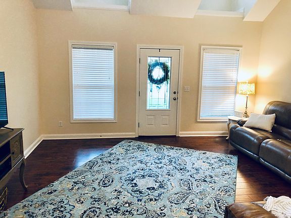 3rd image of 282 Fernwood Dr