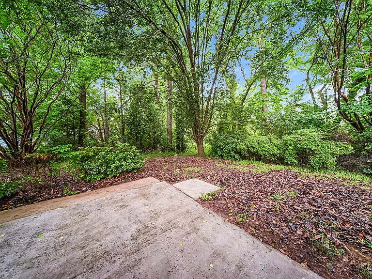 1322 Sweetwater Ct — Photo 15