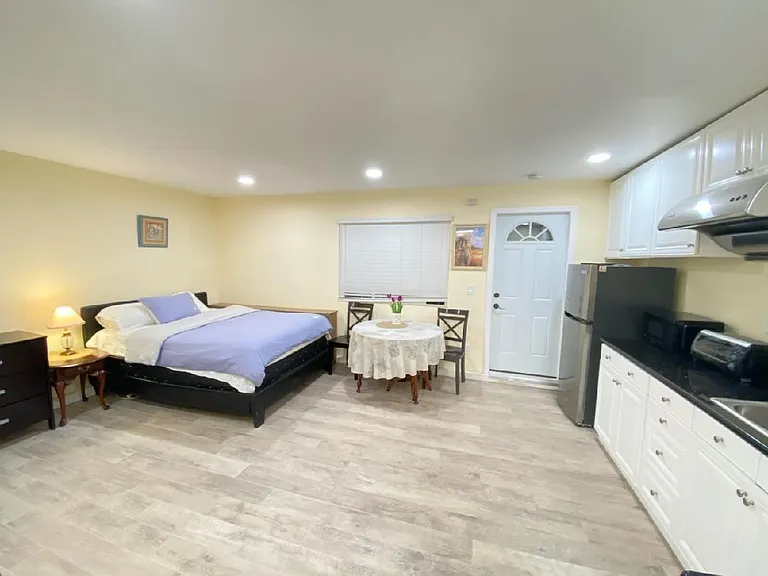 1602 S Glendora Ave — Photo 2