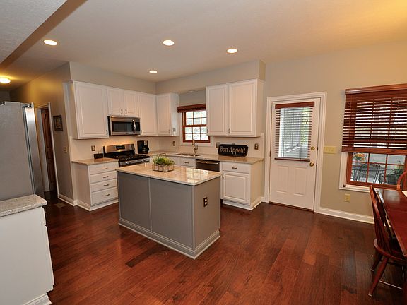4th image of 7406 Charmonte Court