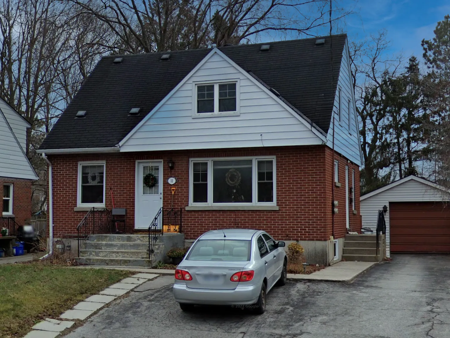 11 Campbell Ave — Photo 2