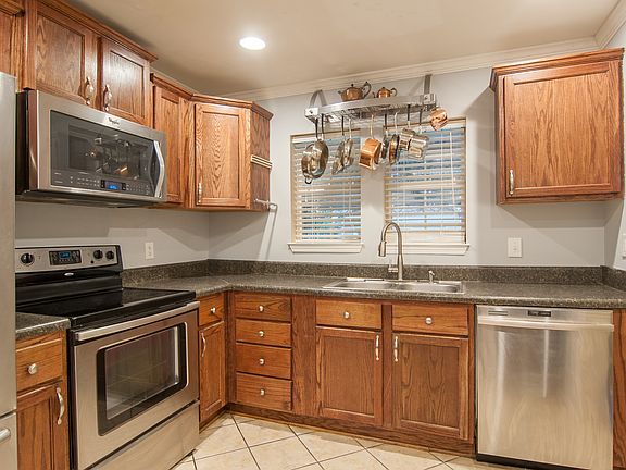 3rd image of 2709 Brunswick Dr