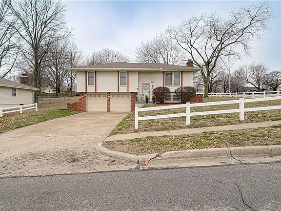 3rd image of 8042 N Stoddard Ave
