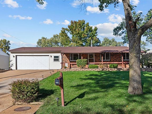 2nd image of 4915 Rose Blossom Ln