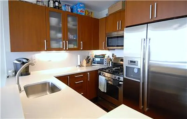 Sold by R New York | media 2