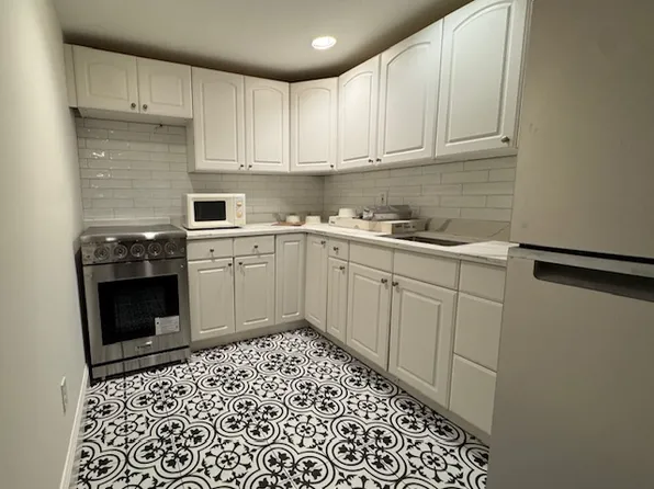 122 Quaker Path, Stony Brook, NY