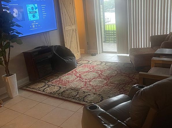 215 Riverbend Dr #215