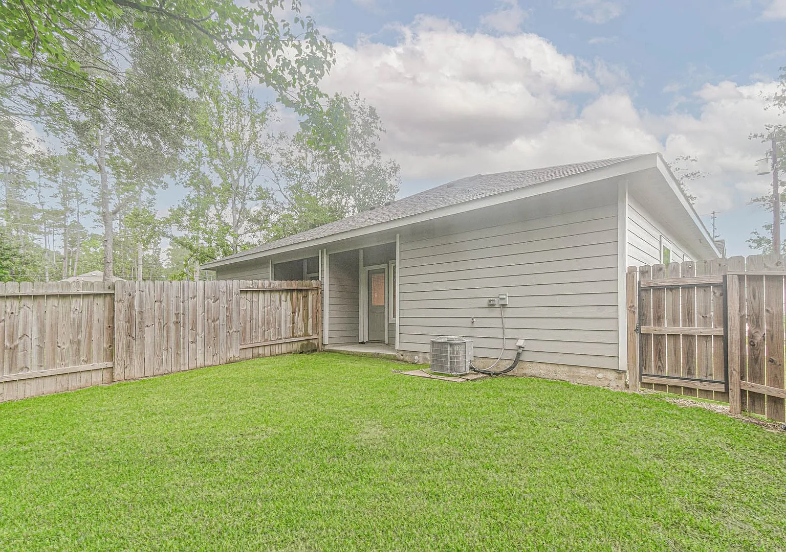 15633 Sycamore Dr. — Photo 1