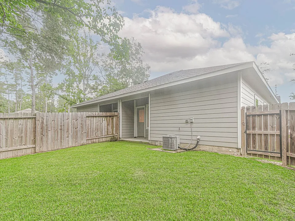 15633 Sycamore Dr