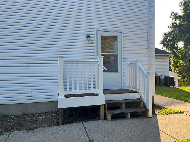 7995 Old Solomons Island Rd #5 — Photo 2