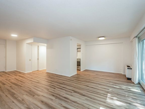 4th image of 1115 S Plymouth Ct APT 101