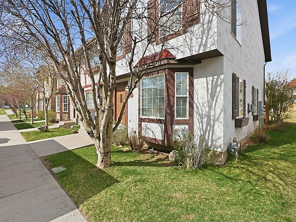 4th image of 863 Zurich Ln