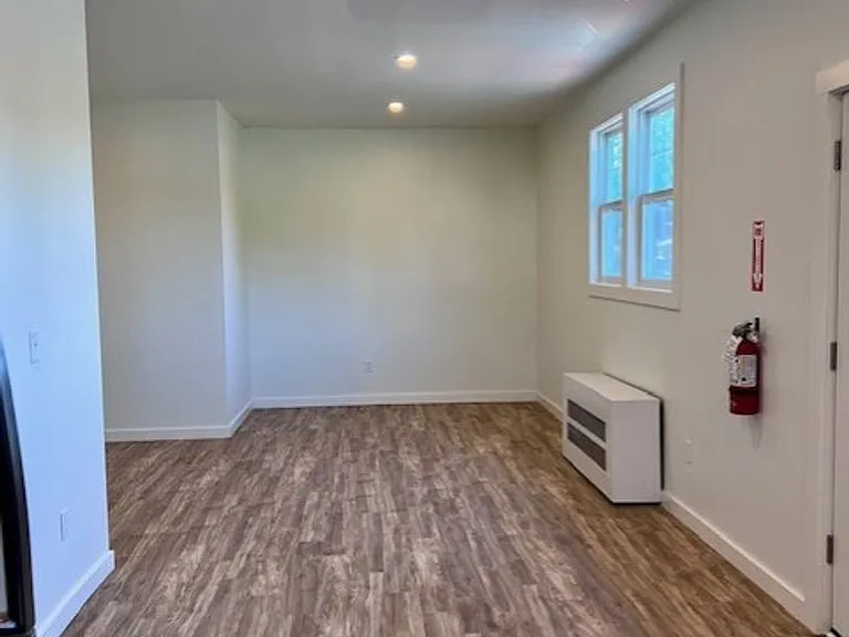 549 Albany Ave — Photo 18