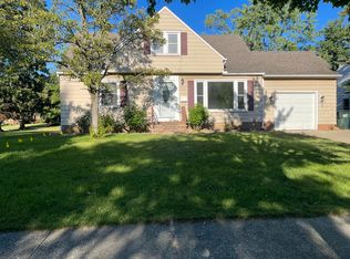 1717 Gilbert Dr, Mayfield Heights, OH 44124