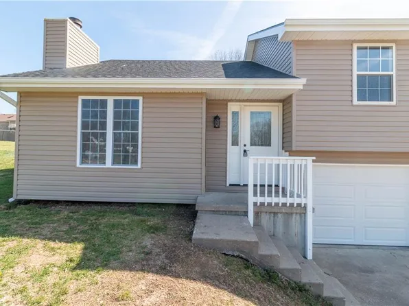 505 Santa Fe Dr, Gower, MO 64454