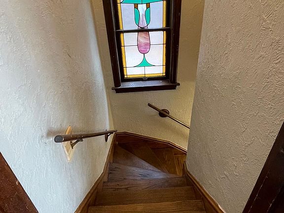 5th image of 3904 Tholozan Ave #2F
