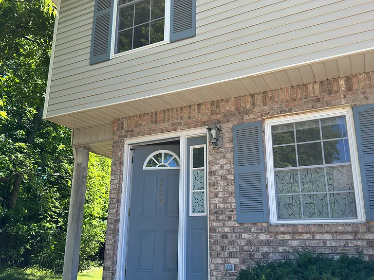 769 E Sherwood Hills Dr — Photo 2