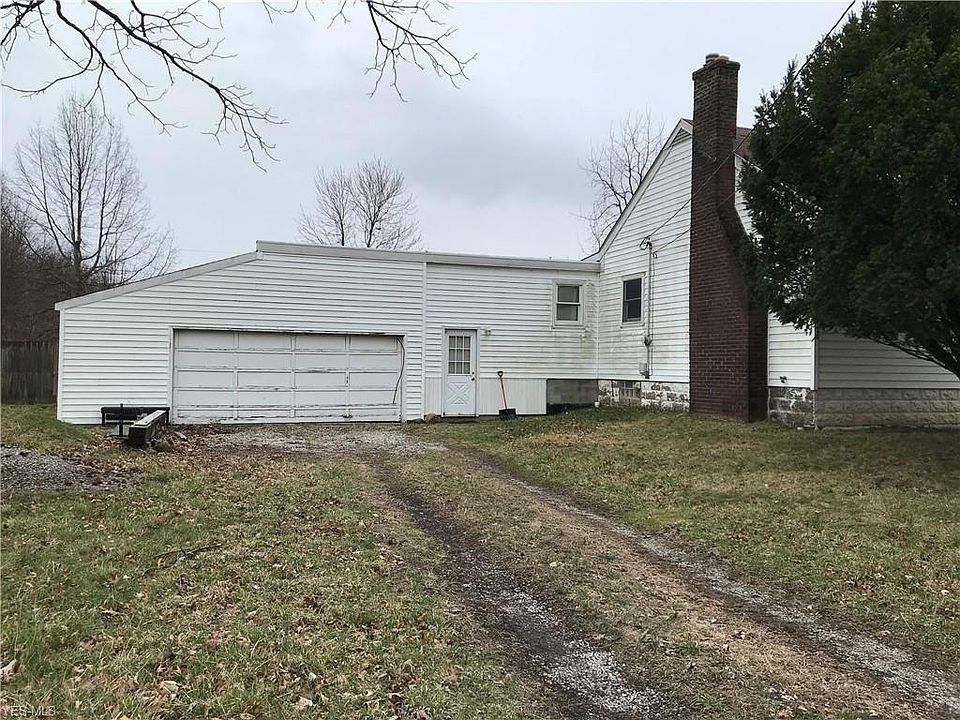 2nd image of 545 Moore Rd