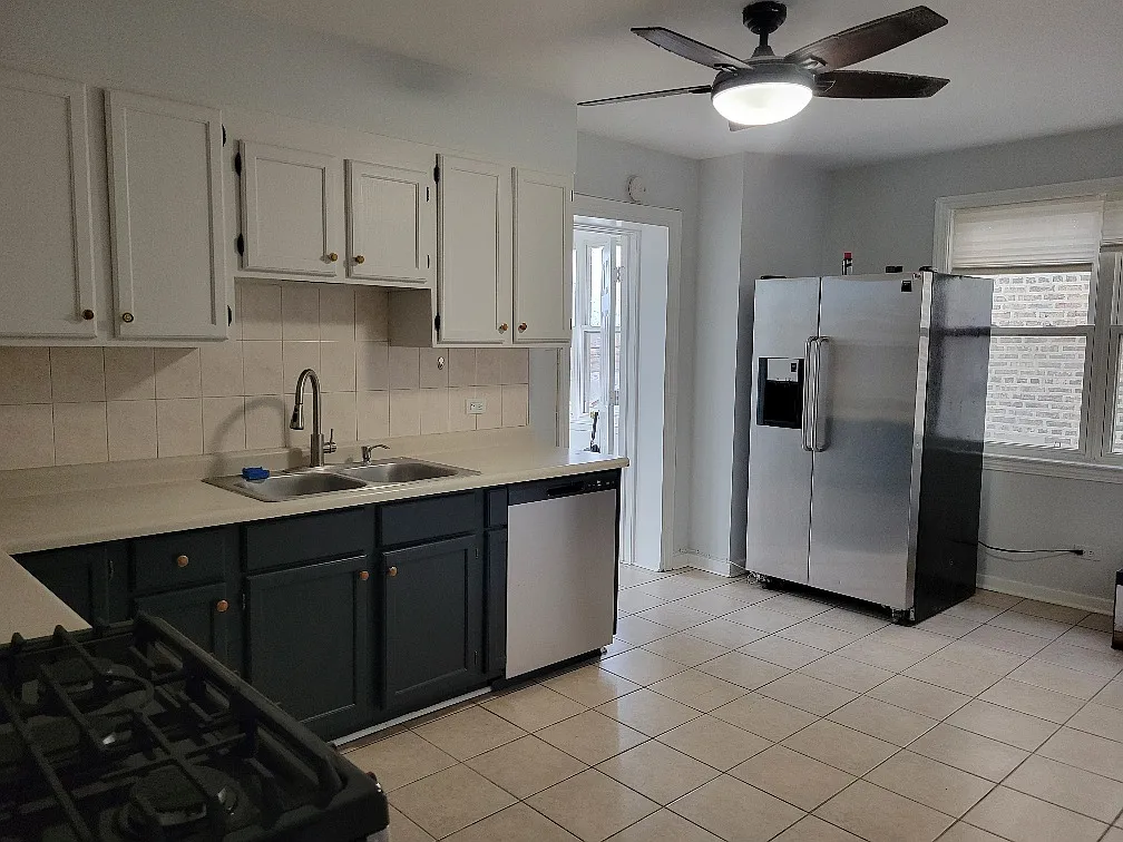 3 bed, $2,200 — Photo 2